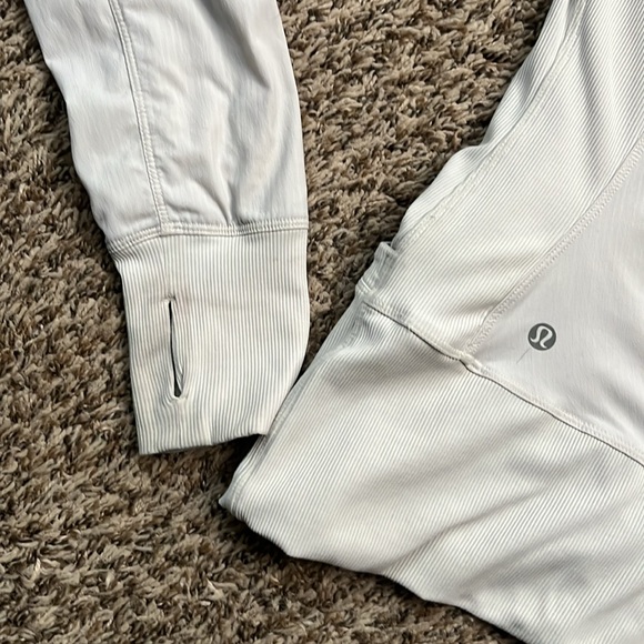Lululemon Reversible Define Jacket - Picture 14 of 14